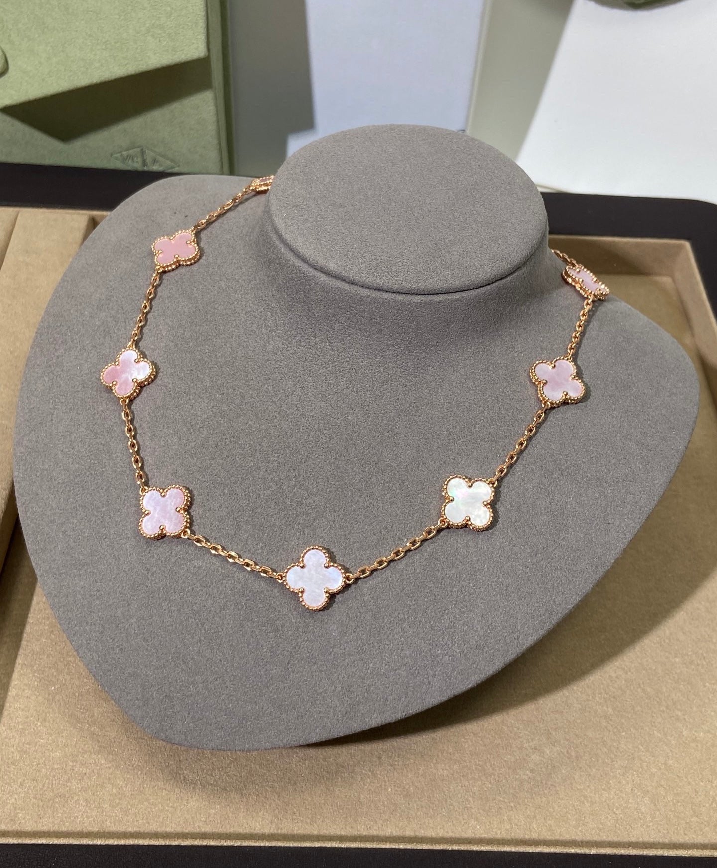 [Pearl Jewelrys]CLOVER 10 MOTIFS PINK NECKLACE