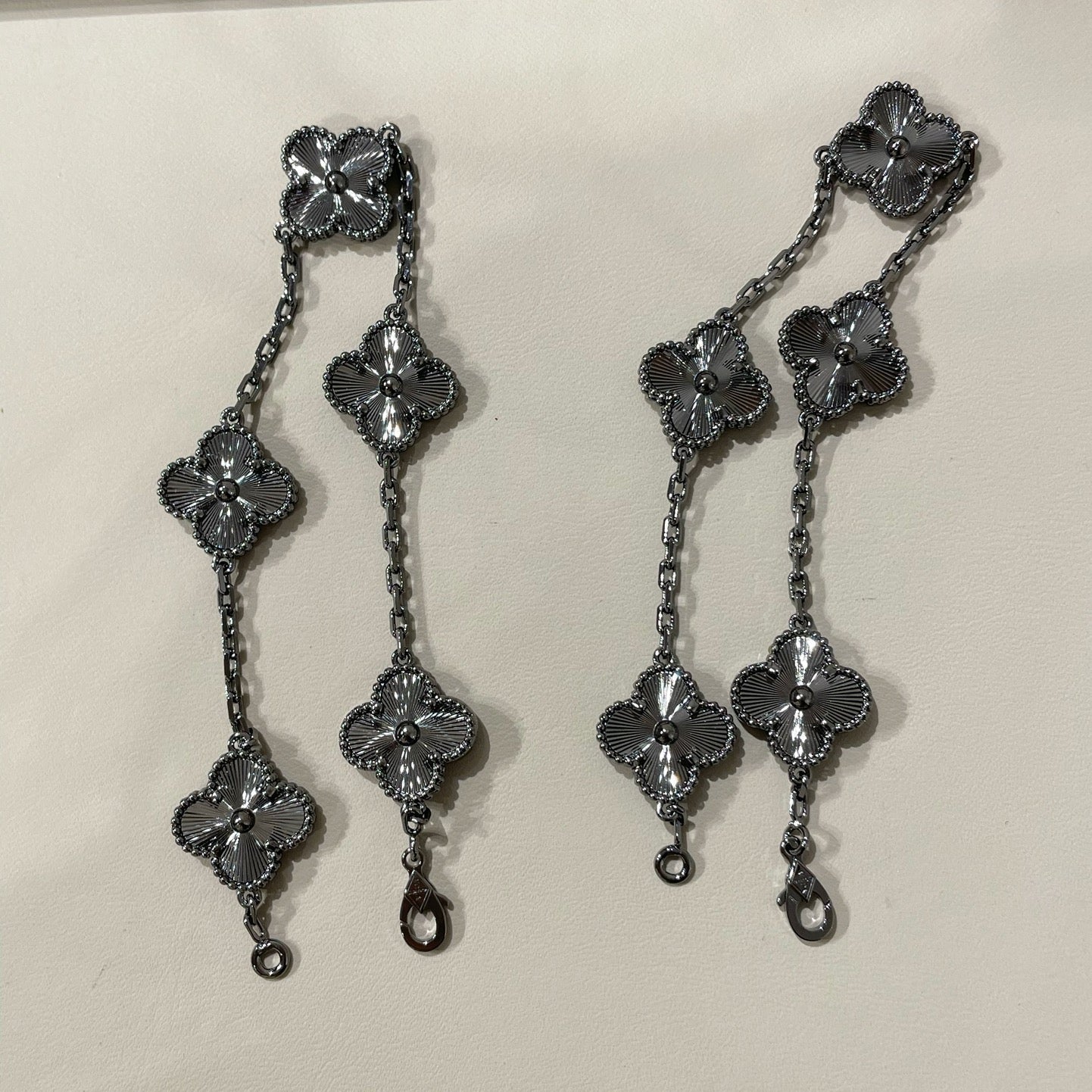 [Pearl Jewelrys]CLOVER 5 MOTIF BLACK BRACELET