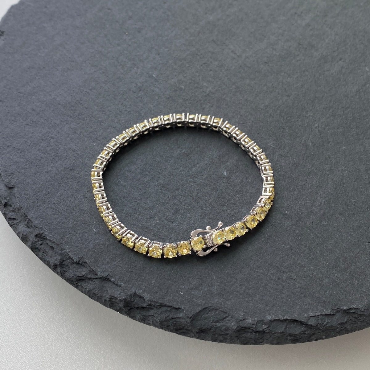 Ornate Dazzling Round Cut Tennis Bracelet