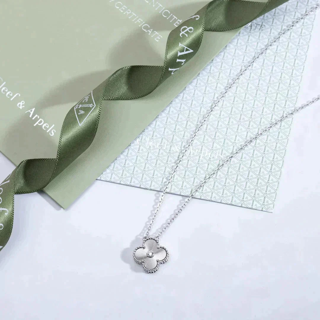 [Pearl Jewelrys]CLOVER  15MM DIAMOND LASER NECKLACE SILVER