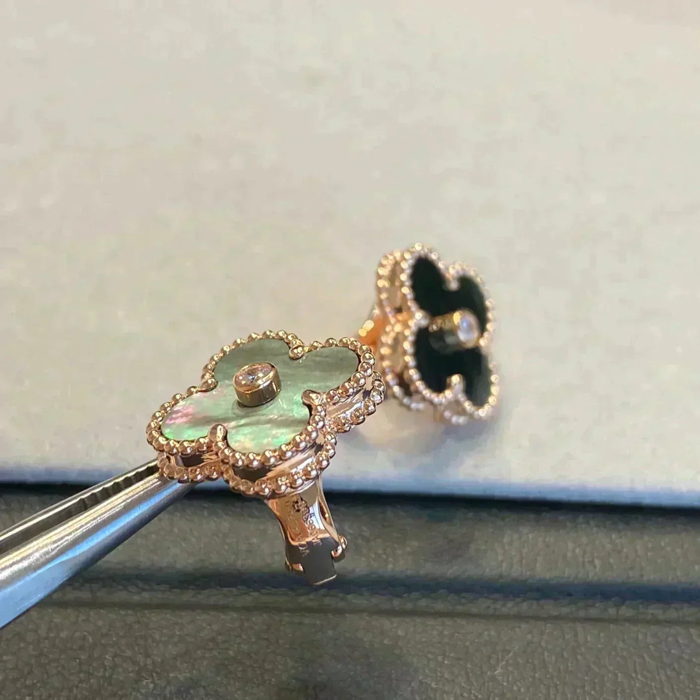 [Pearl Jewelrys]CLOVER MEDIUM 1 MOTIFS GRAY MOP  DIAMOND EARRINGS