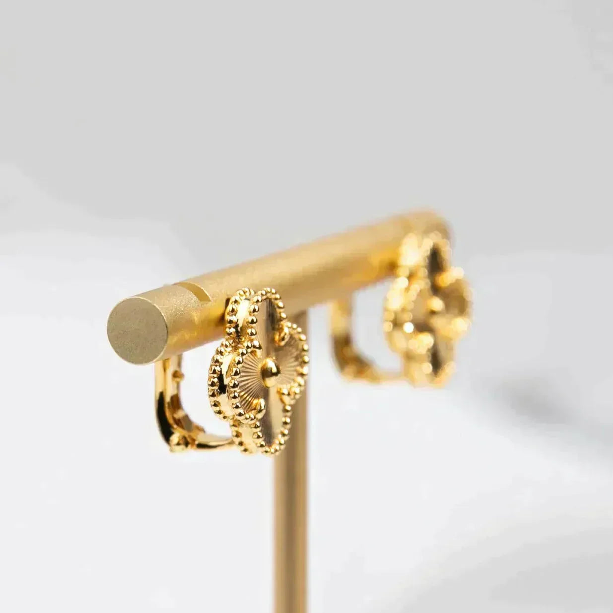 [Pearl Jewelrys]CLOVER MEDIUM 1 MOTIFS LASER EARRINGS