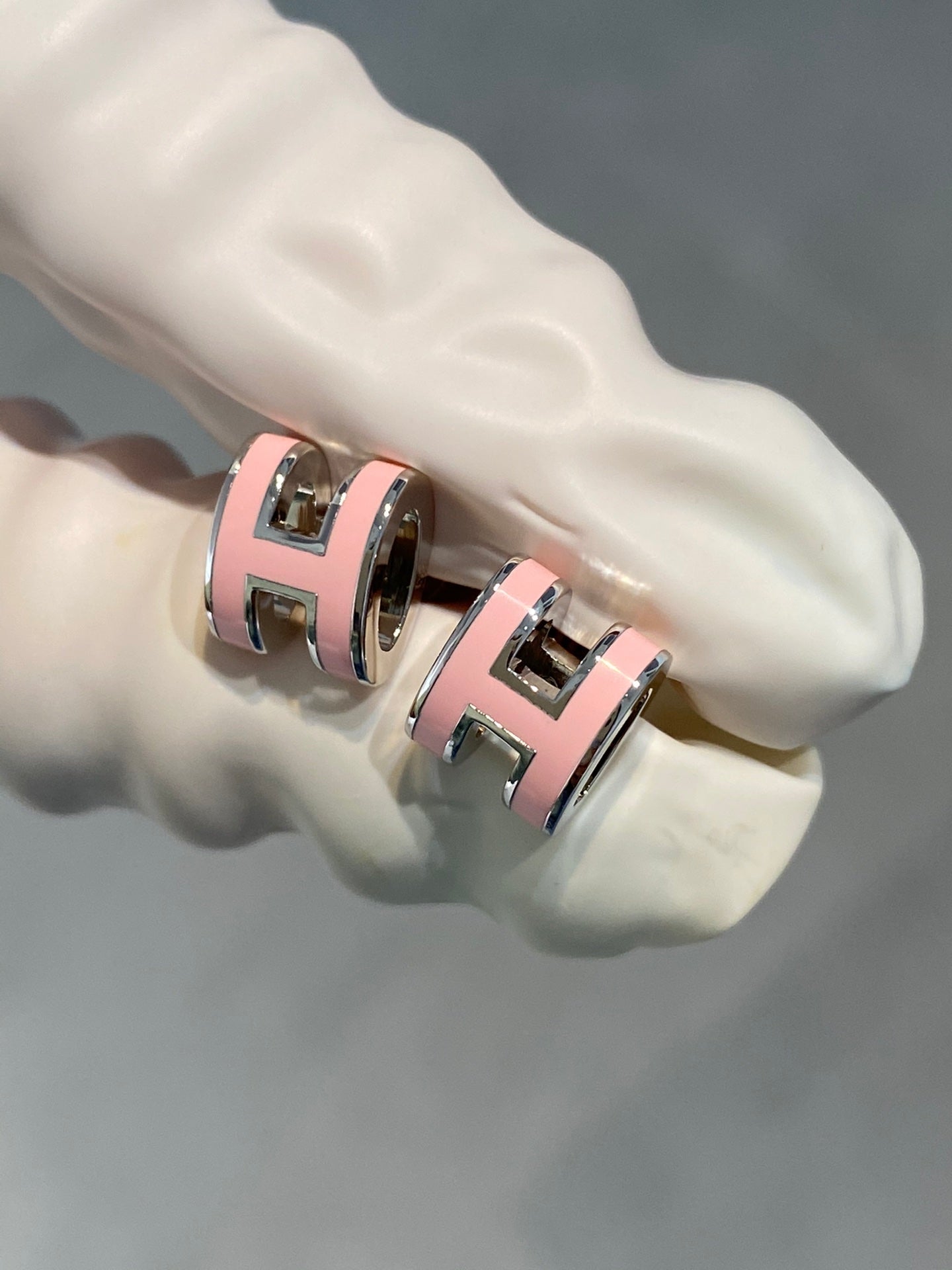 [Pearl Jewelrys]MINI POP H SILVER EARRINGS PINK