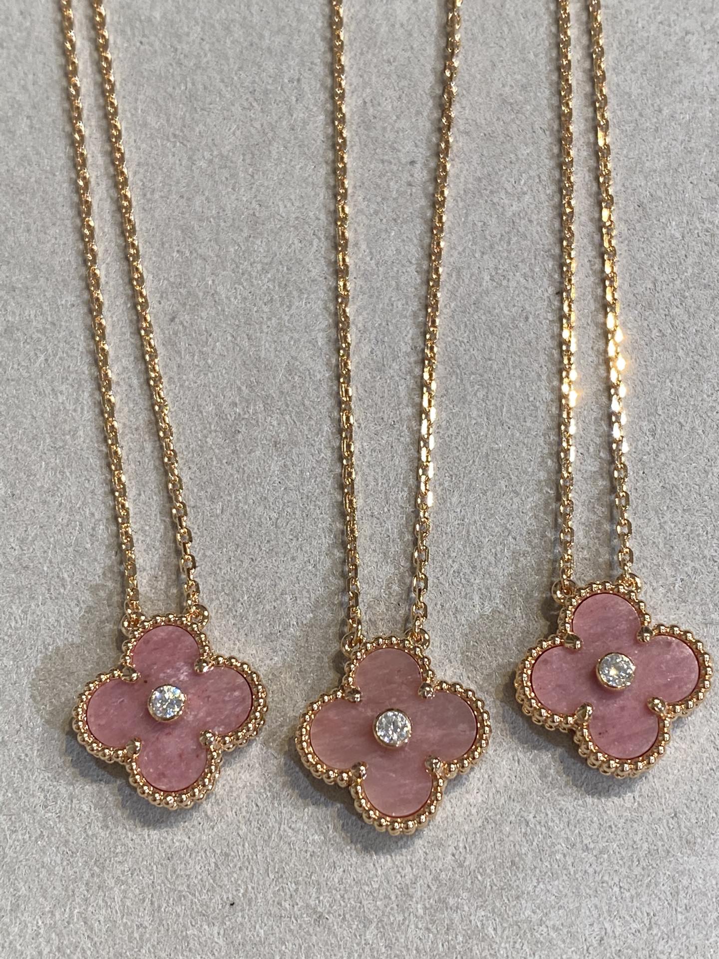 [Pearl Jewelrys]CLOVER 15MM DIAMOND RHODONITE NECKLACE