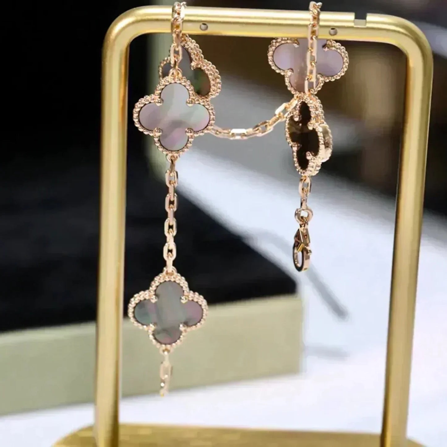 [Pearl Jewelrys]CLOVER 5 MOTIF GRAY MOP  BRACELET