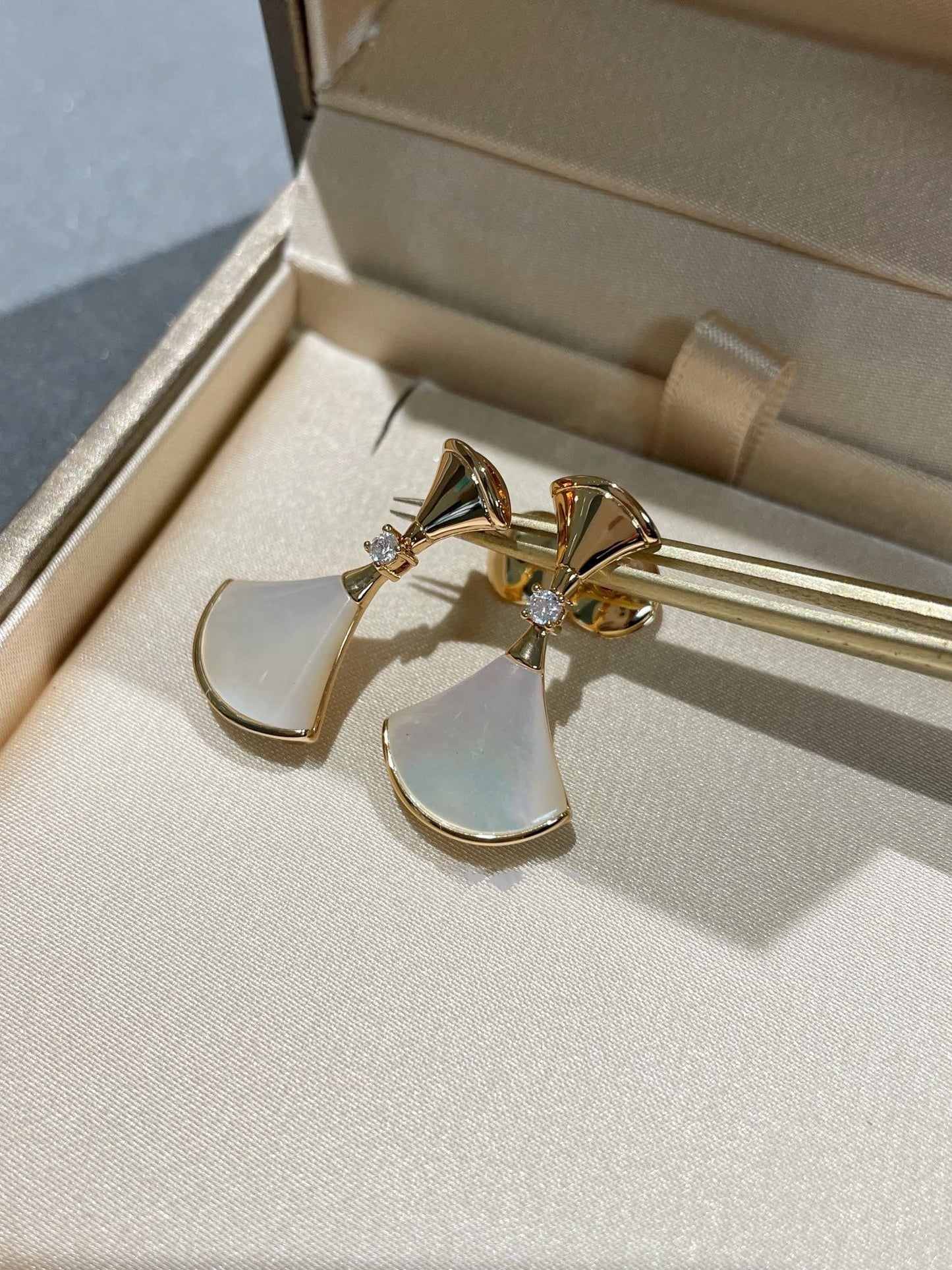 [Pearl Jewelrys]DREAM MOP 1 DIAMOND EARRINGS