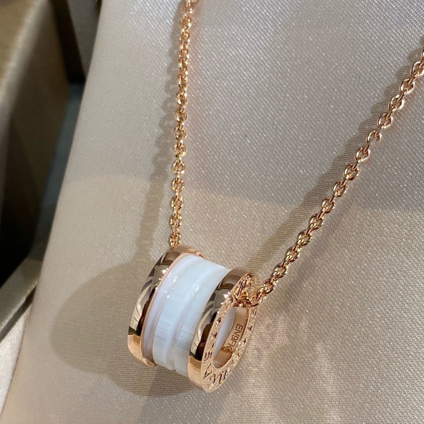 [Pearl Jewelrys]ZERO 1 WHITE CERAMIC PINK GOLD NECKLACE