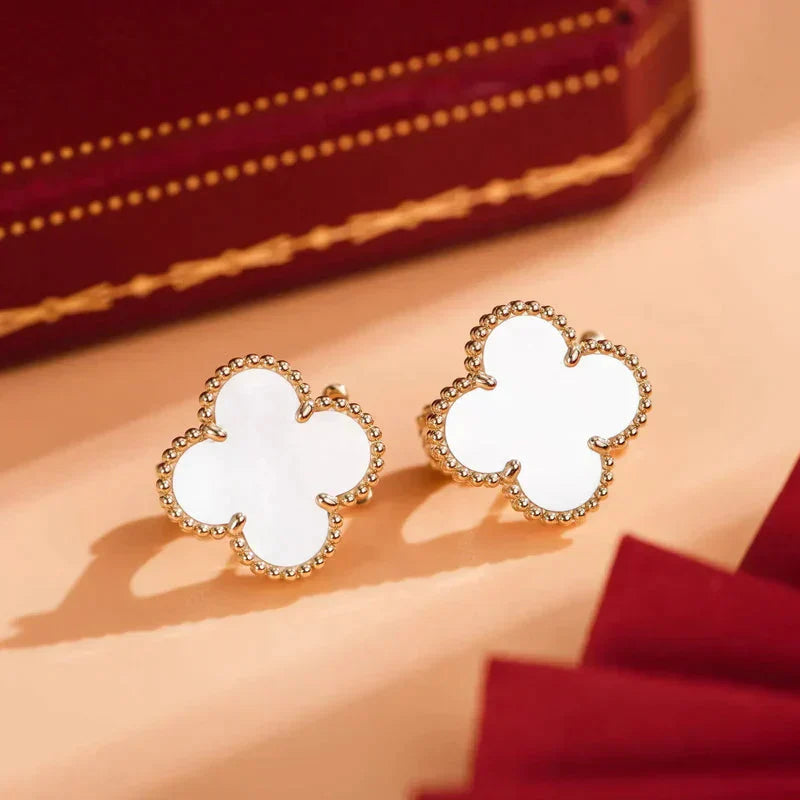 [Pearl Jewelrys]CLOVER MEDIUM 1 MOTIFS  WHITE MOP STUD EARRINGS