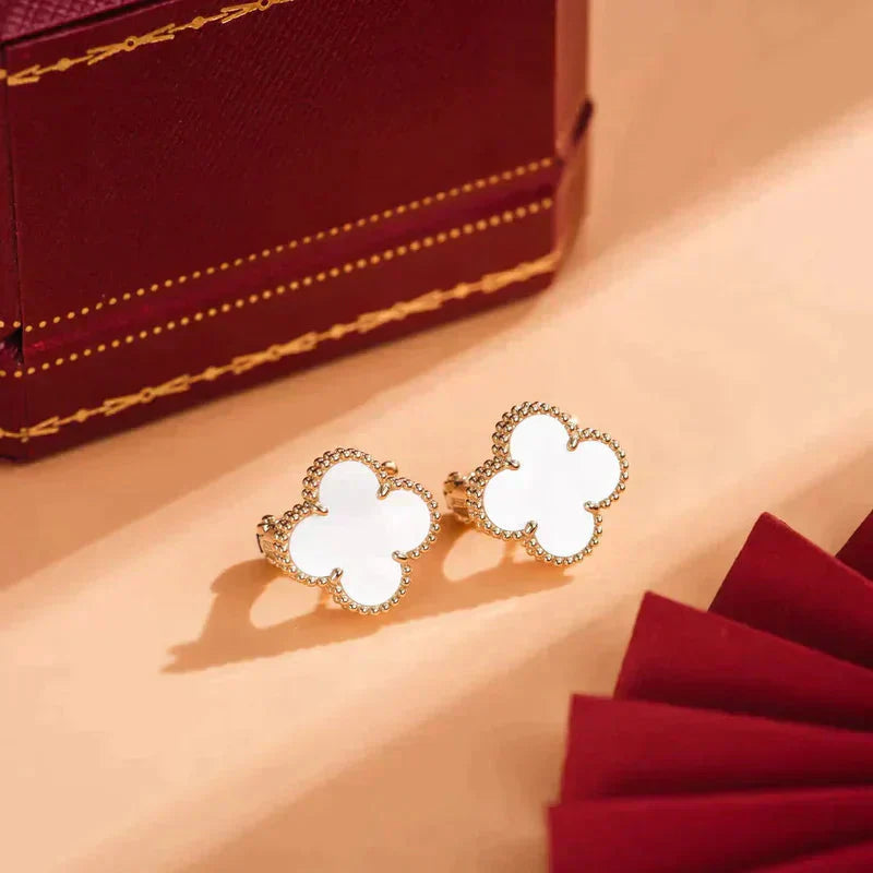 [Pearl Jewelrys]CLOVER MEDIUM 1 MOTIFS  WHITE MOP STUD EARRINGS