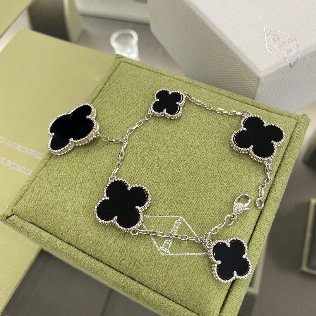 [Pearl Jewelrys]CLOVER 5 MOTIFS SIVLER ONYX BRACELET