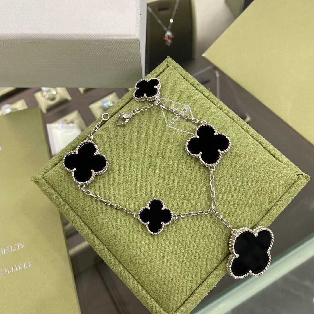 [Pearl Jewelrys]CLOVER 5 MOTIFS SIVLER ONYX BRACELET