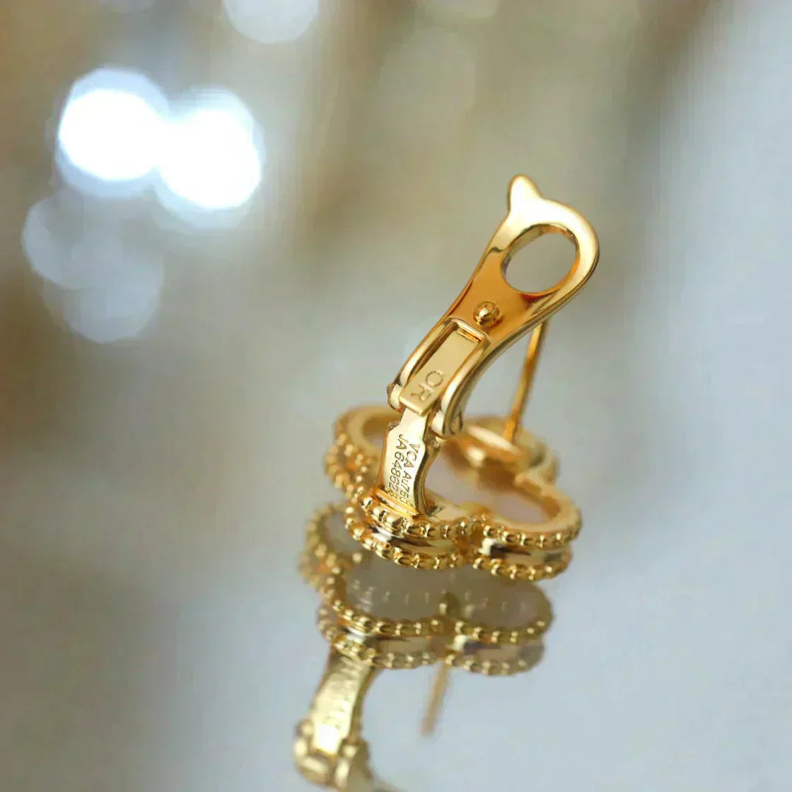 [Pearl Jewelrys]CLOVER MEDIUM 1 MOTIFS  WHITE MOP STUD EARRINGS