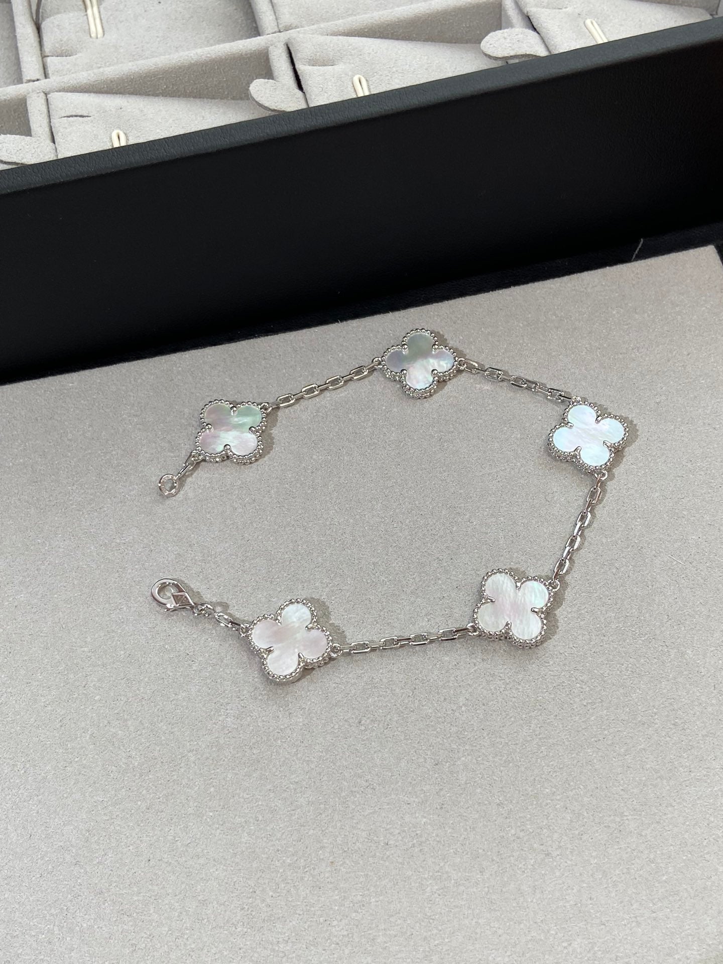 [Pearl Jewelrys]CLOVER SILVER MOP 5 MOTIF BRACELET