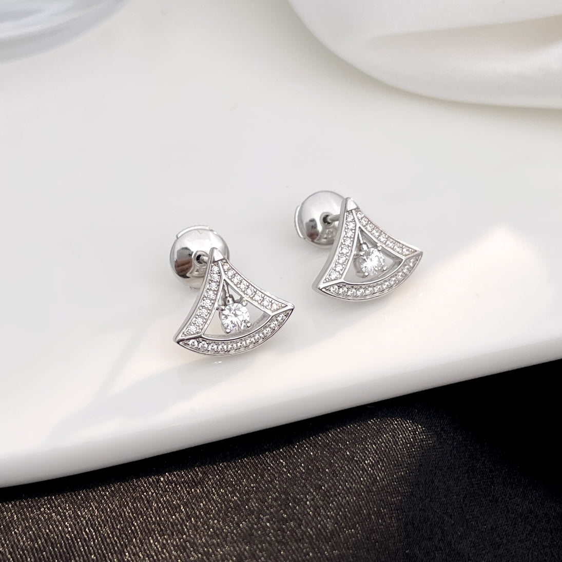 [Pearl Jewelrys]DREAM MINI DIAMOND STUD EARRINGS
