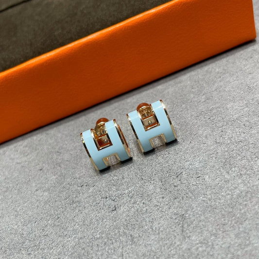 [Pearl Jewelrys]POP H SKY BLUE STUD EARRINGS
