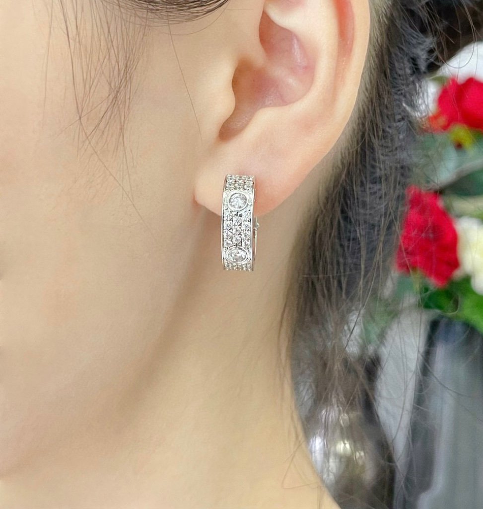 [Pearl Jewelrys]LOVE 5.5MM DIAMOND PAVED EARRINGS