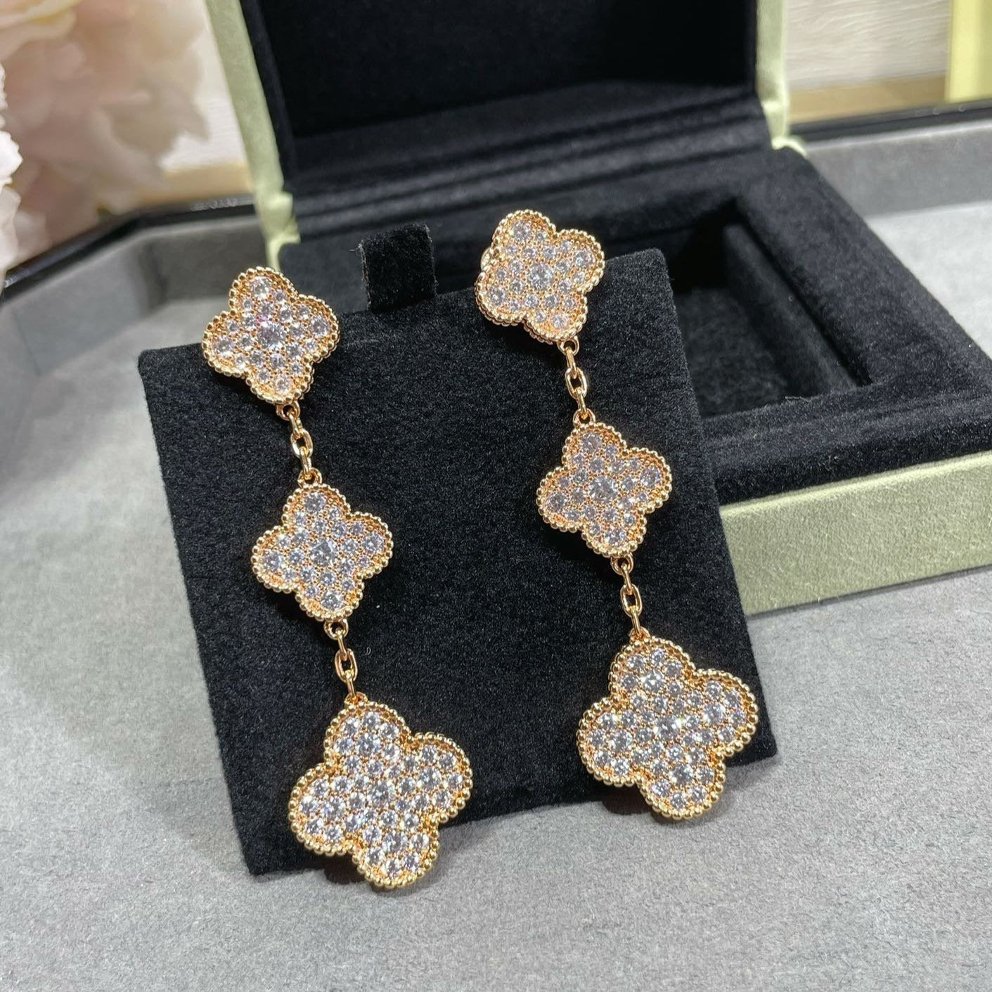 [Pearl Jewelrys]CLOVER 3 MOTIFS DIAMOND PAVED ROSE GOLD EARRINGS