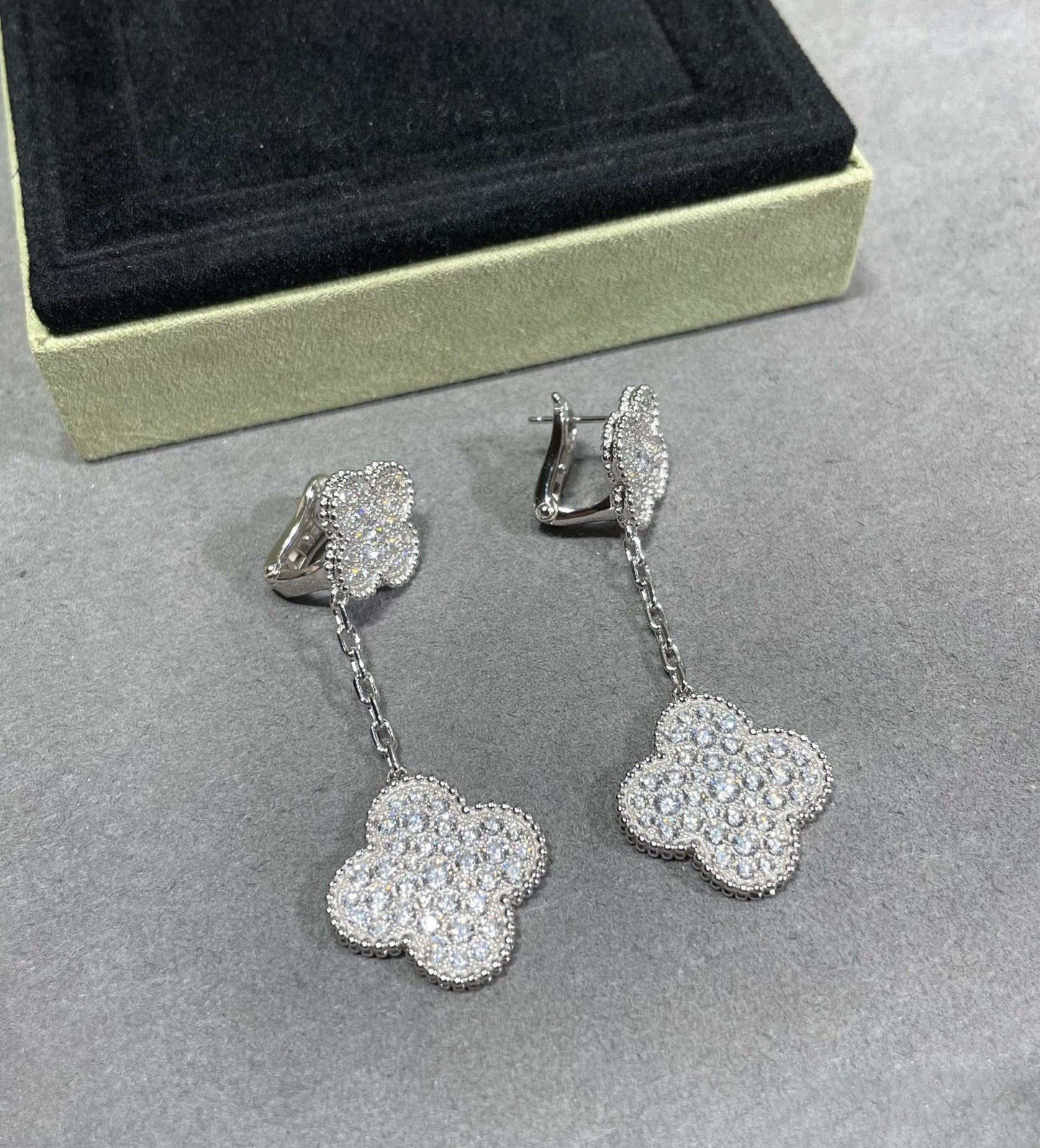 [Pearl Jewelrys]CLOVER 2 MOTIFS DIAMOND PAVED SILVER EARRINGS