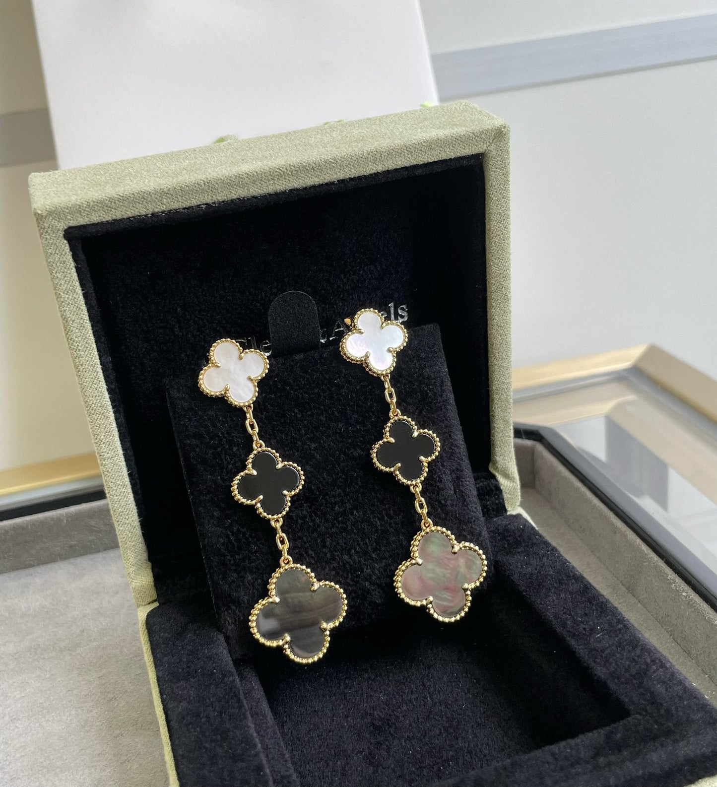 [Pearl Jewelrys]CLOVER 3 MOTIF MOP ONYX DARK MOP PINK GOLD EARRINGS