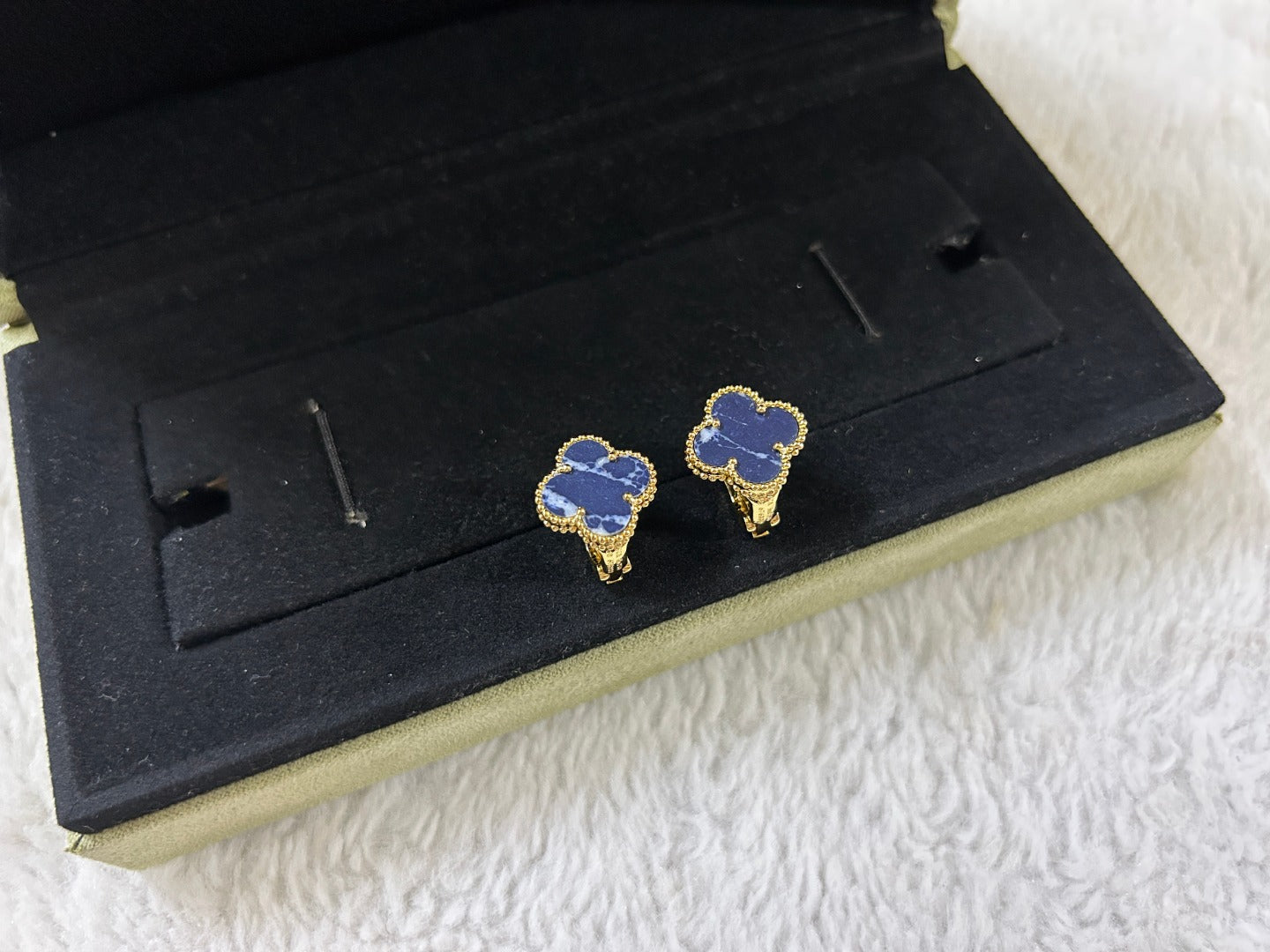 [Pearl Jewelrys]CLOVER PIETERSITE MEDIUM STUD EARRINGS