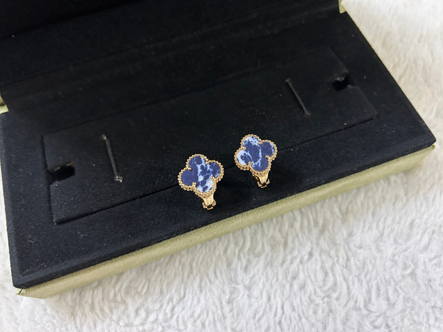 [Pearl Jewelrys]CLOVER PIETERSITE MEDIUM STUD EARRINGS