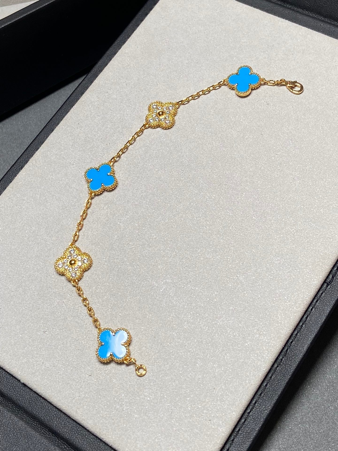 [Pearl Jewelrys]CLOVER 5 MOTIF BLUE CHALCEDONY DIAMOND GOLD BRACELET