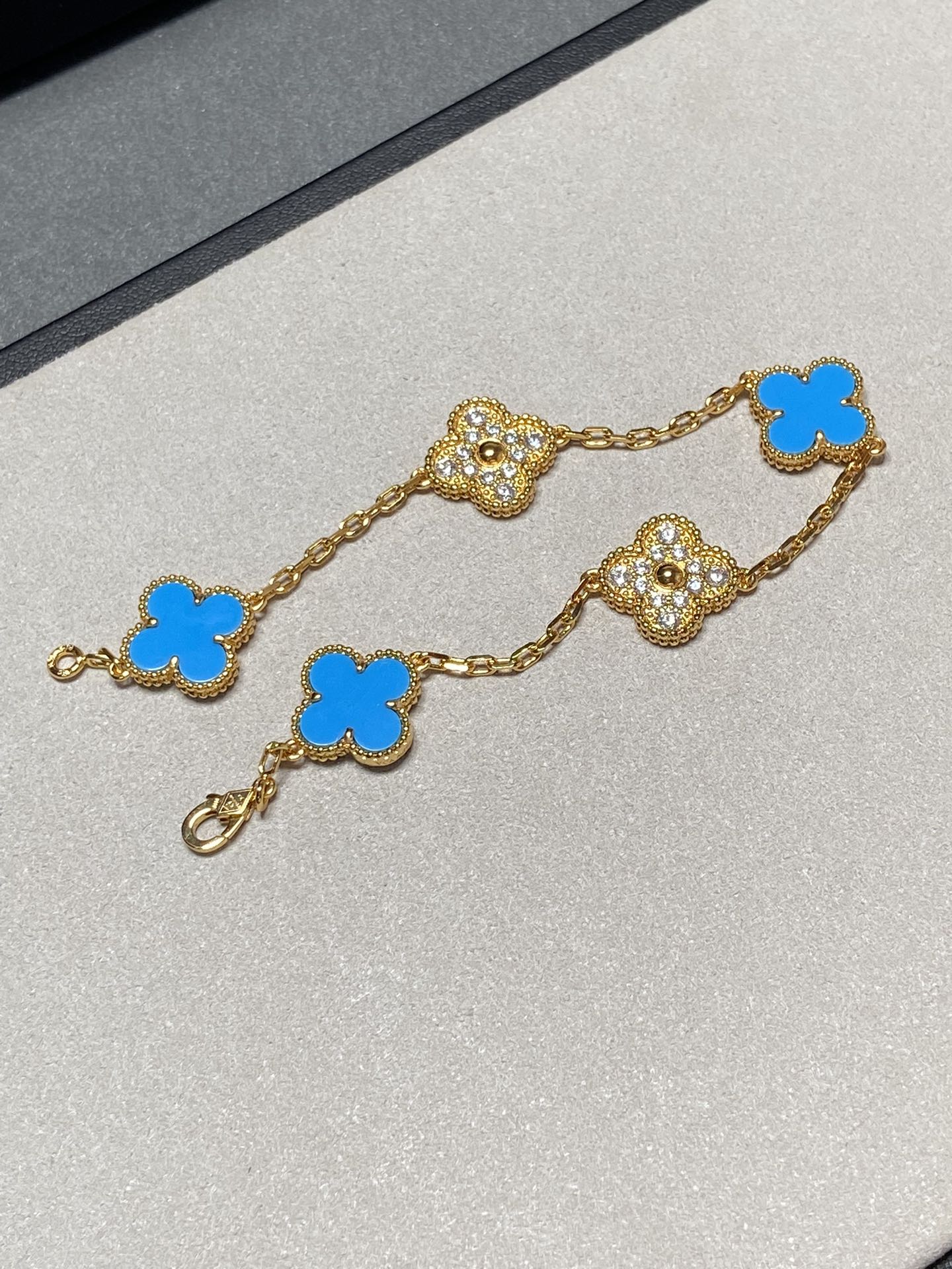 [Pearl Jewelrys]CLOVER 5 MOTIF BLUE CHALCEDONY DIAMOND GOLD BRACELET