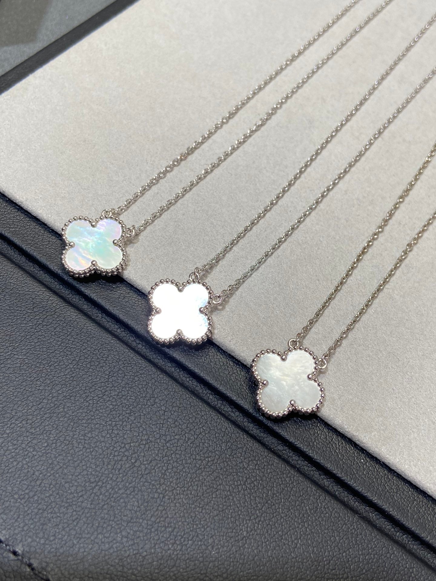 [Pearl Jewelrys]CLOVER MEDIUM SILVER WHITE MOP NECKLACE