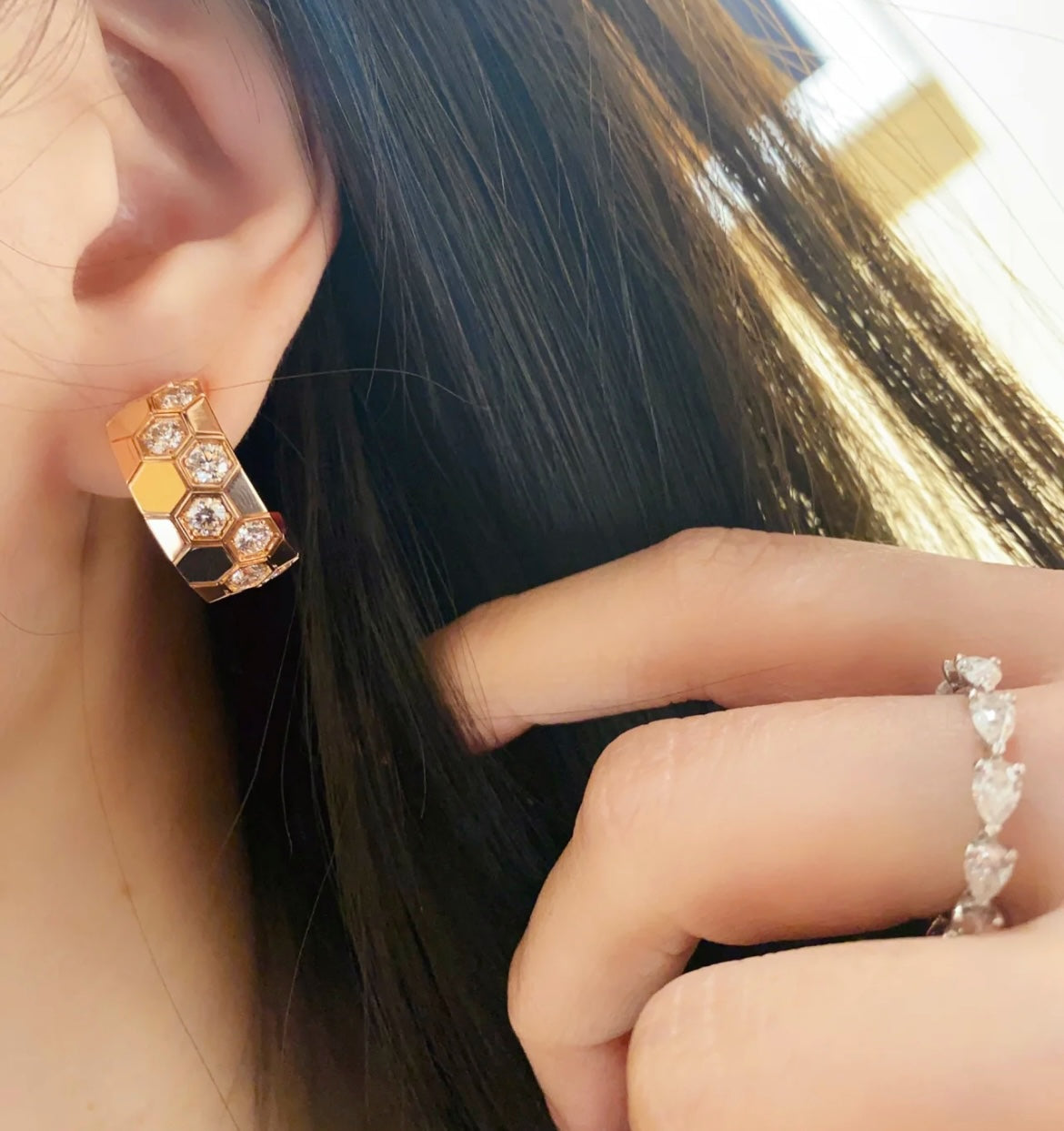 [Pearl Jewelrys]BEE LOVE DIAMOND HOOP EARRINGS