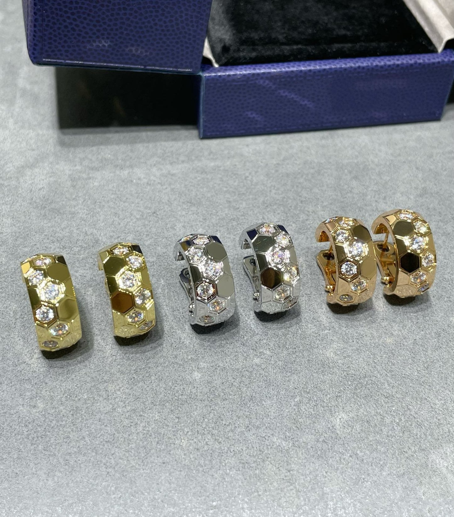 [Pearl Jewelrys]BEE LOVE DIAMOND HOOP EARRINGS