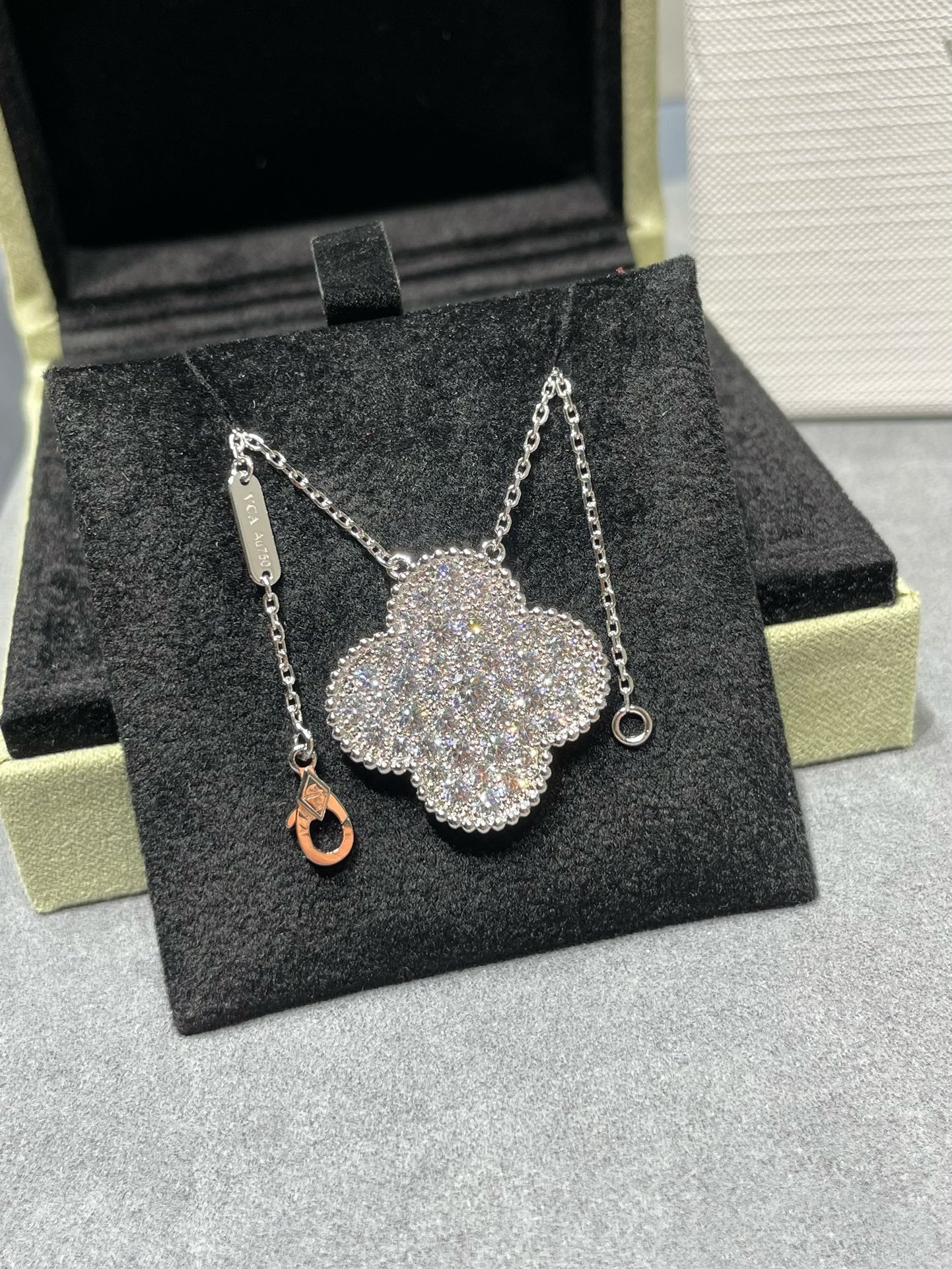 [Pearl Jewelrys]CLOVER 25MM LARGE PENDANT DIAMOND PAVED SILVER NECKLACE