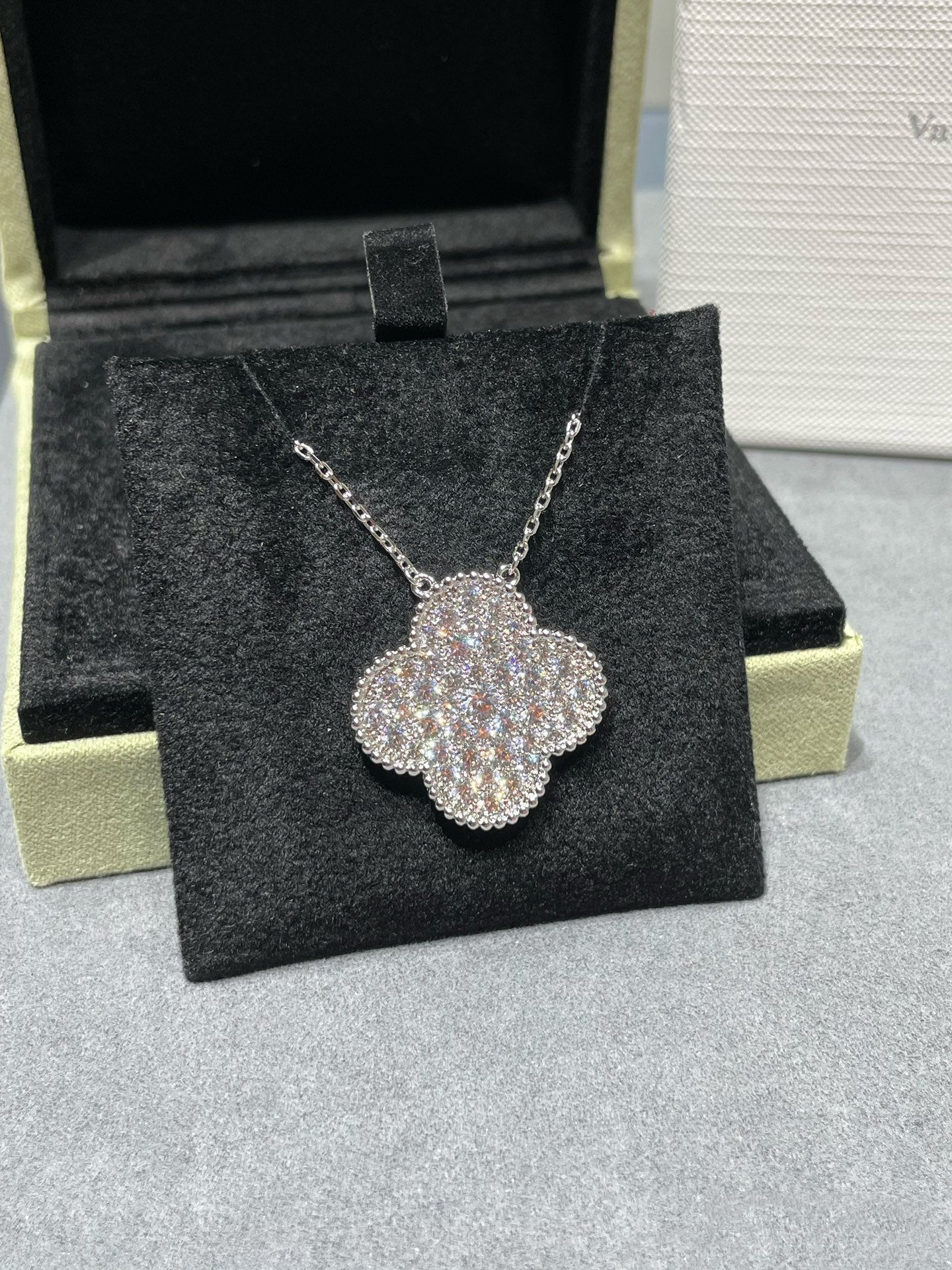[Pearl Jewelrys]CLOVER 25MM LARGE PENDANT DIAMOND PAVED SILVER NECKLACE