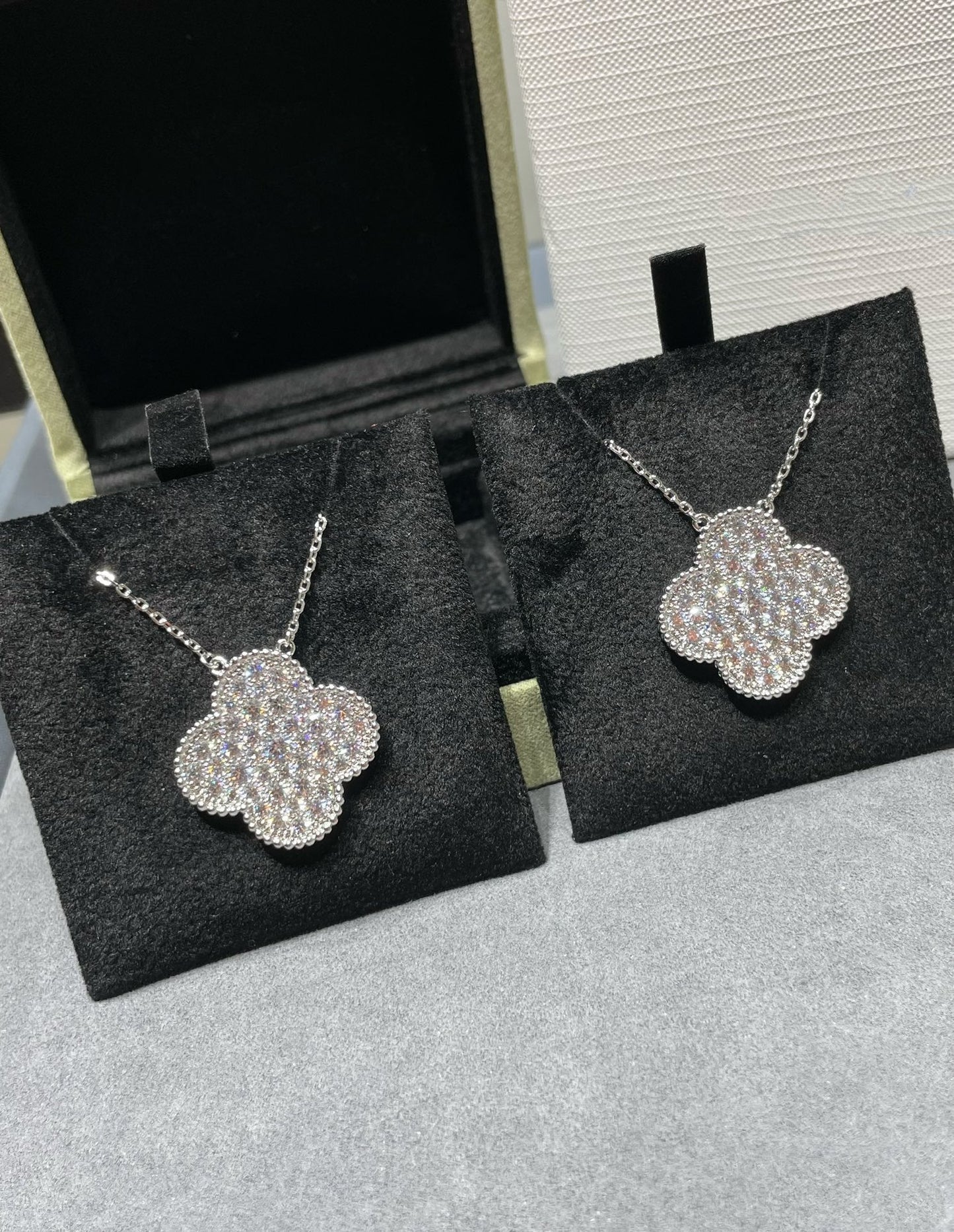 [Pearl Jewelrys]CLOVER 25MM LARGE PENDANT DIAMOND PAVED SILVER NECKLACE