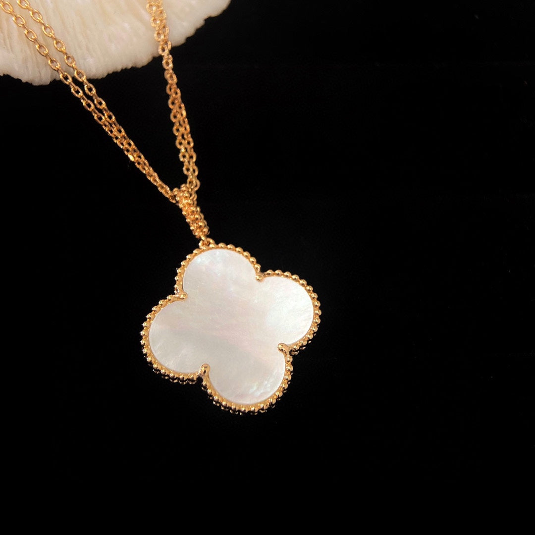 [Pearl Jewelrys]CLOVER 25MM MOP LARGE PENDANT NECKLACE