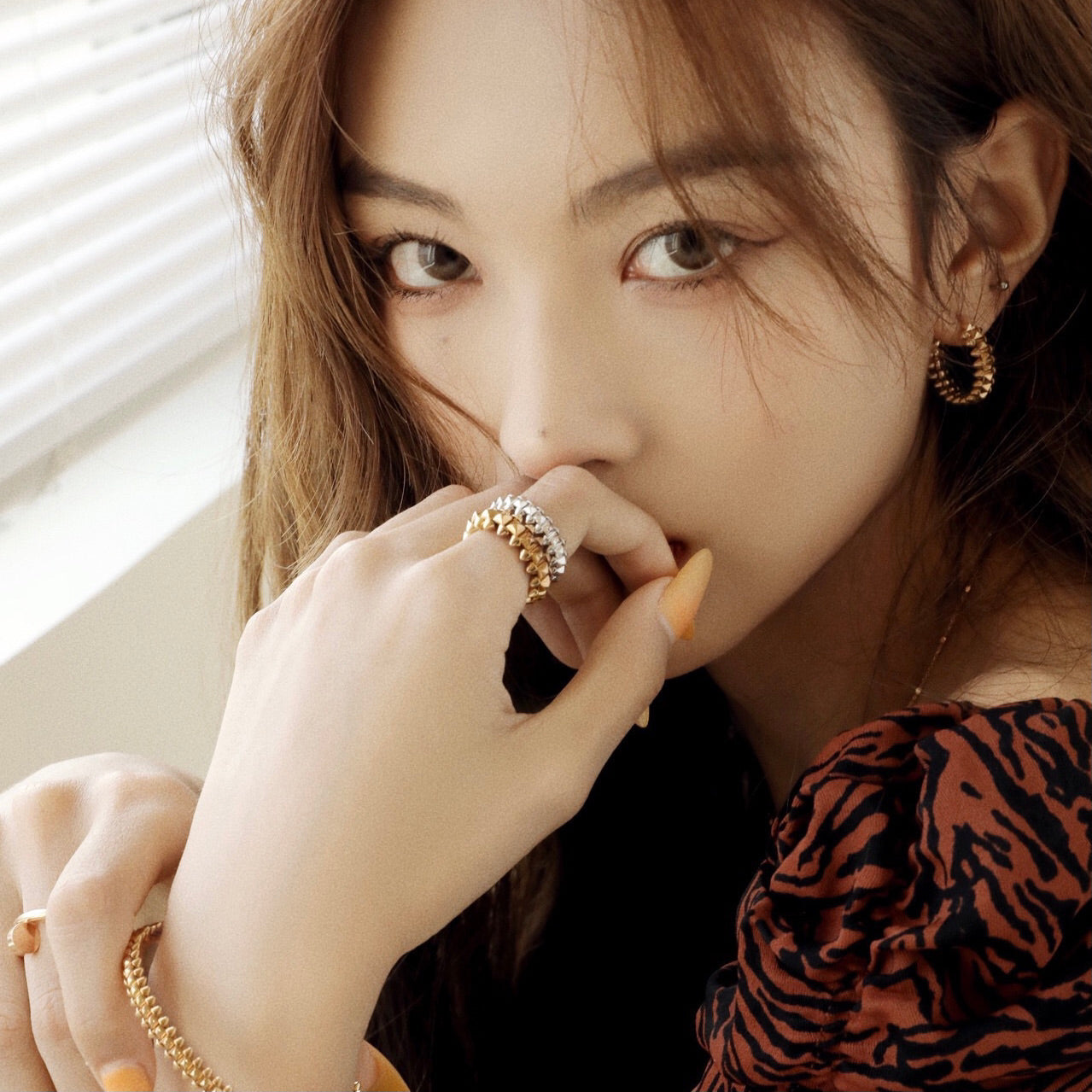 [Pearl Jewelrys]CLASH SMALL HOOP EARRINGS