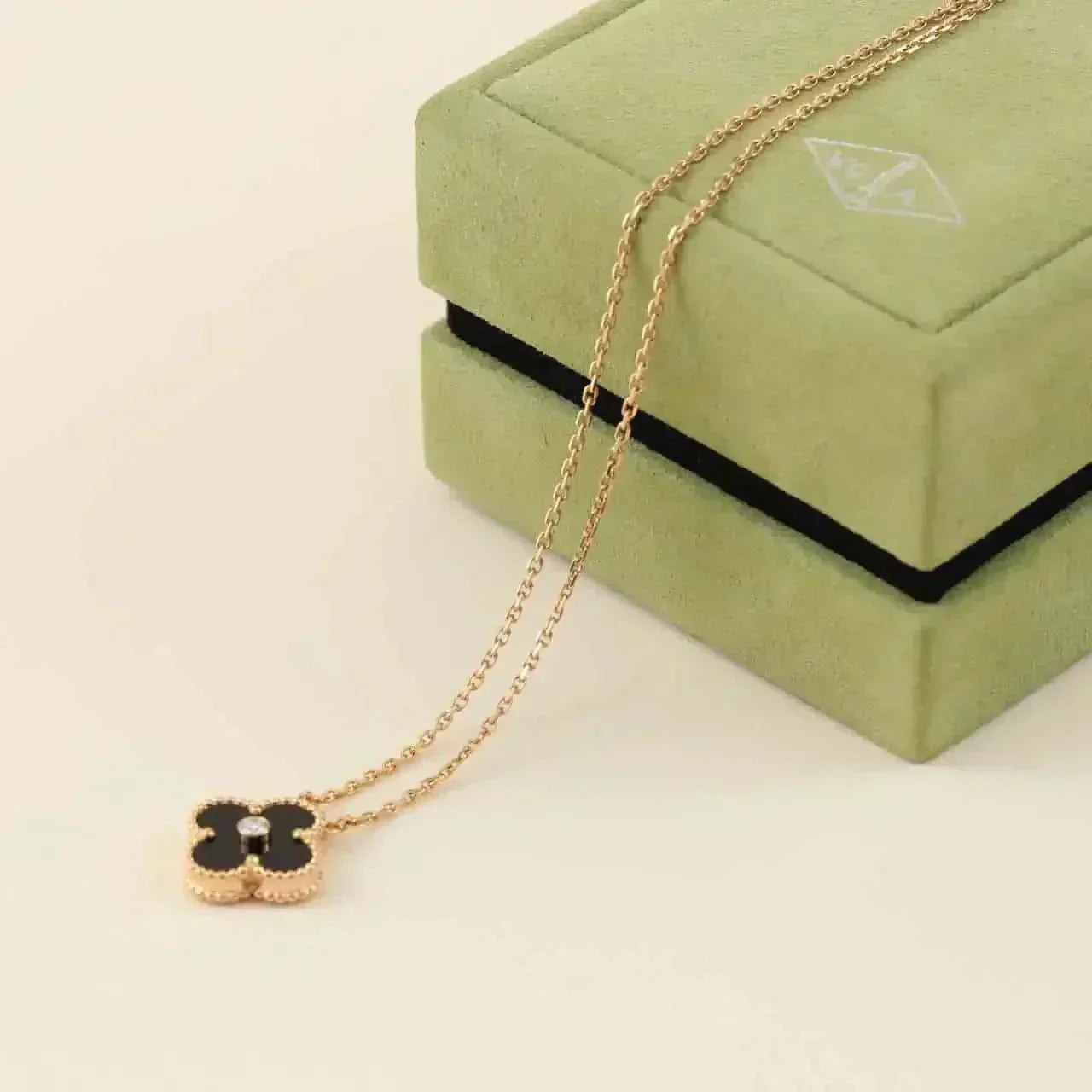 [Pearl Jewelrys]CLOVER 15MM DIAMOND ONYX NECKLACE