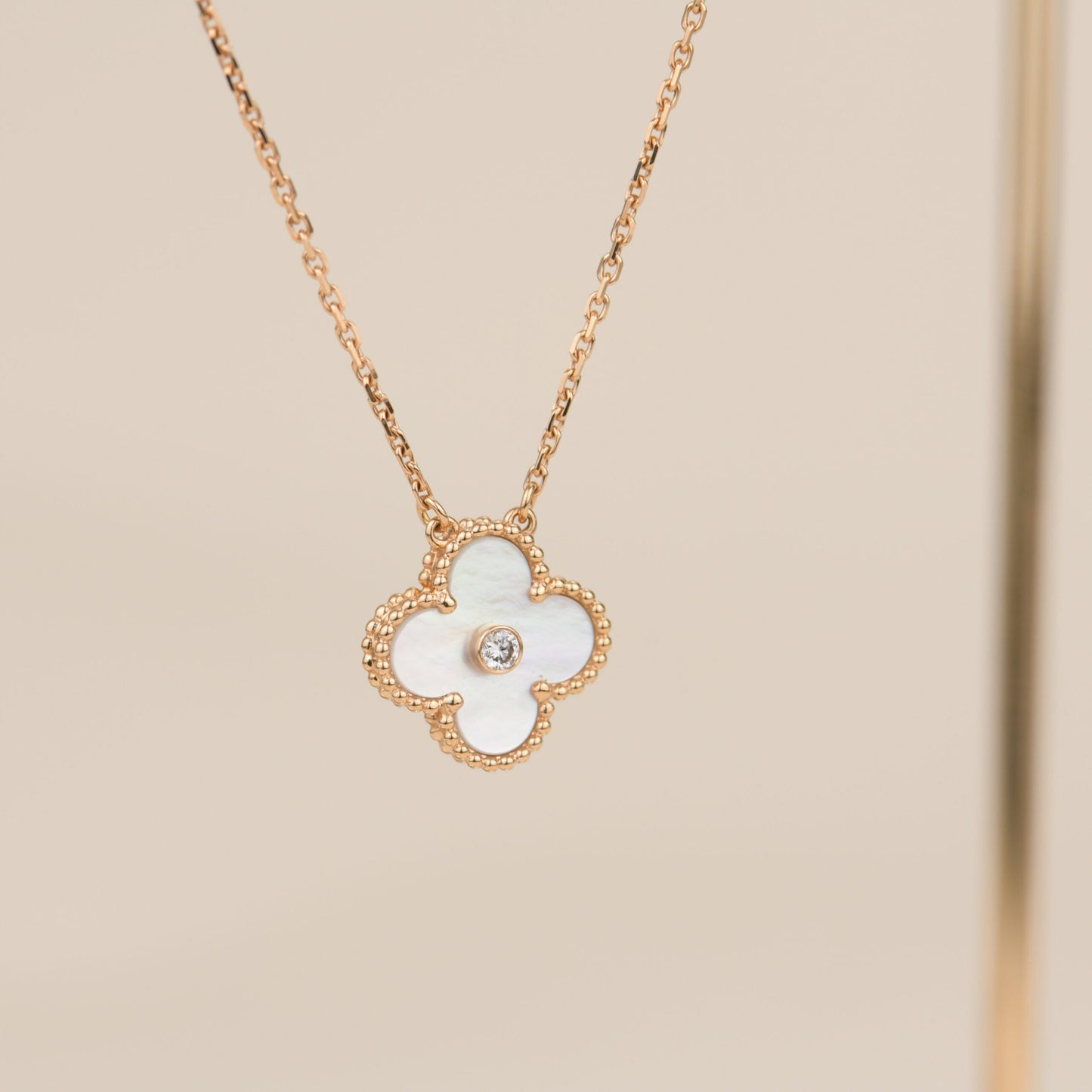 [Pearl Jewelrys]CLOVER 15MM DIAMOND WHITE FRITILLARIA NECKLACE