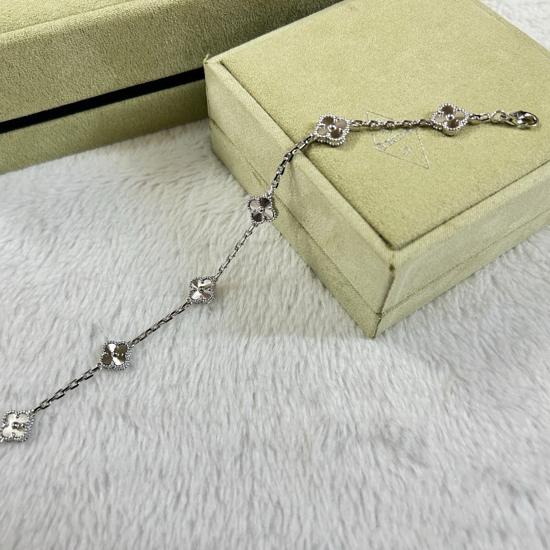 [Pearl Jewelrys]CLOVER 6 MOTIF DIAMOND BRACELET