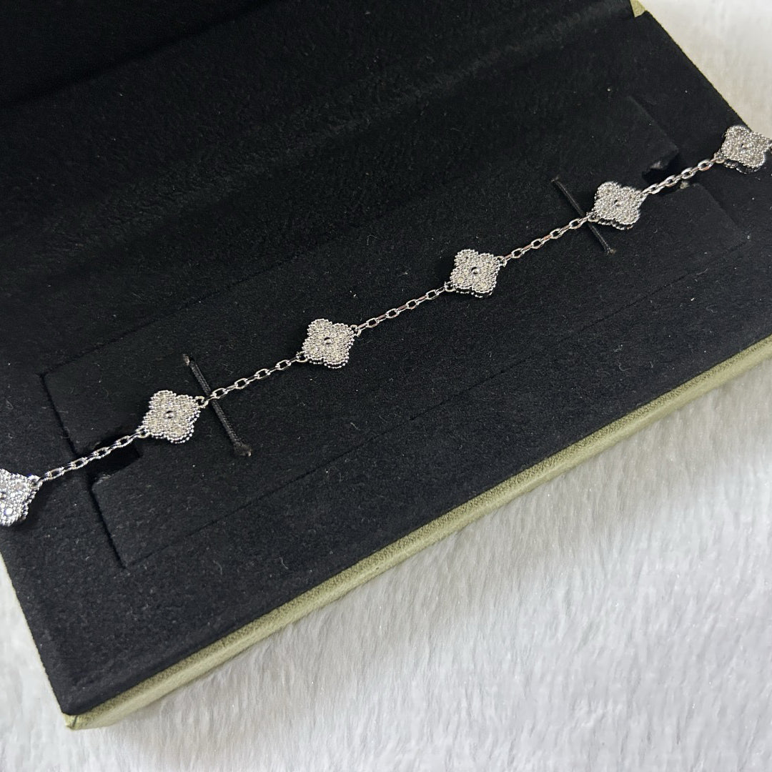[Pearl Jewelrys]CLOVER 6 MOTIF DIAMOND BRACELET