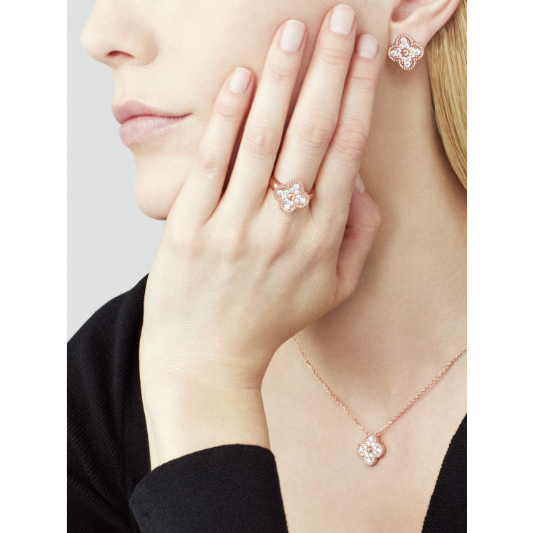 [Pearl Jewelrys]CLOVER 15MM DIAMOND SINGLE FLOWER NECKLACE