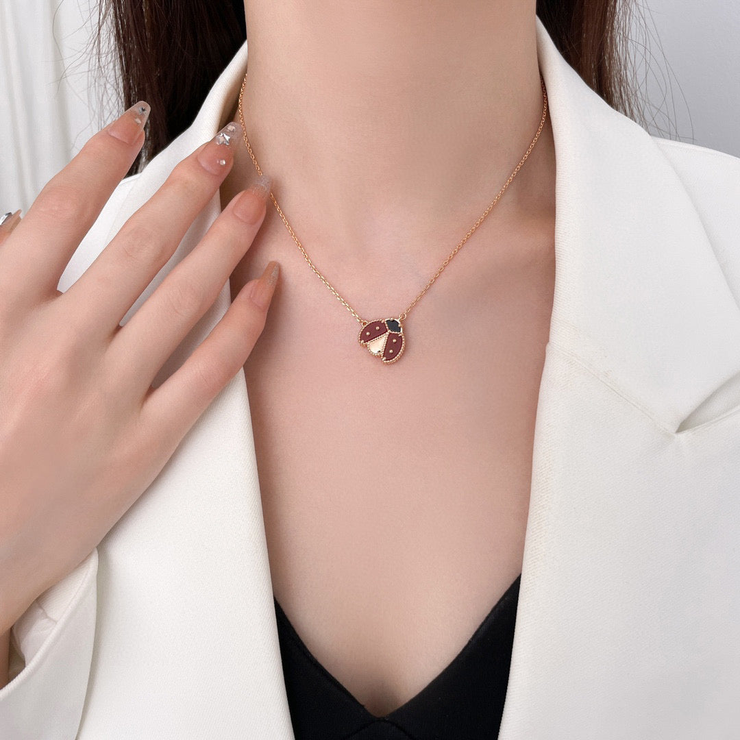 [Pearl Jewelrys]LUCKY  CARNELIANS LADYBUG NECKLACE