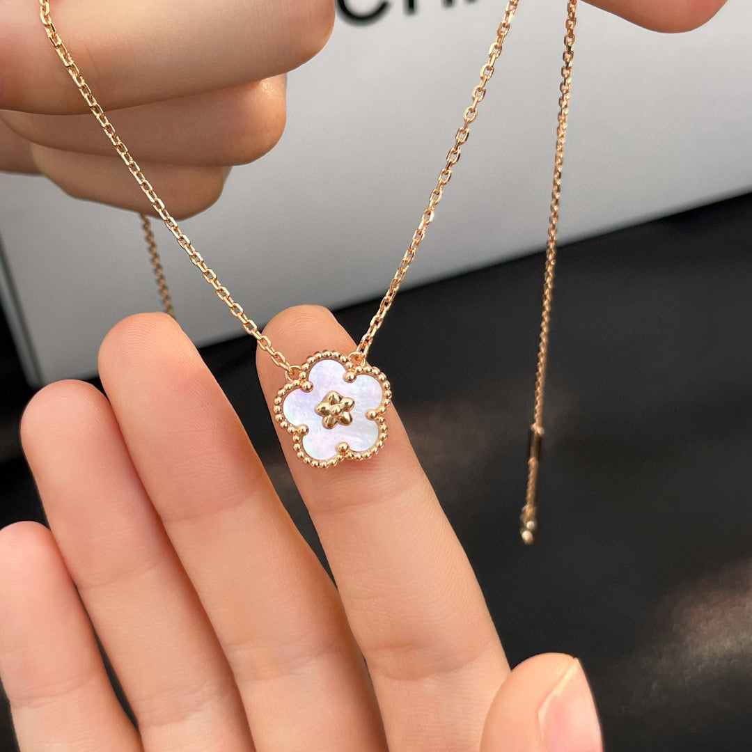 [Pearl Jewelrys]LUCKY  WHITE MOP  PLUM BLOSSOM NECKLACE