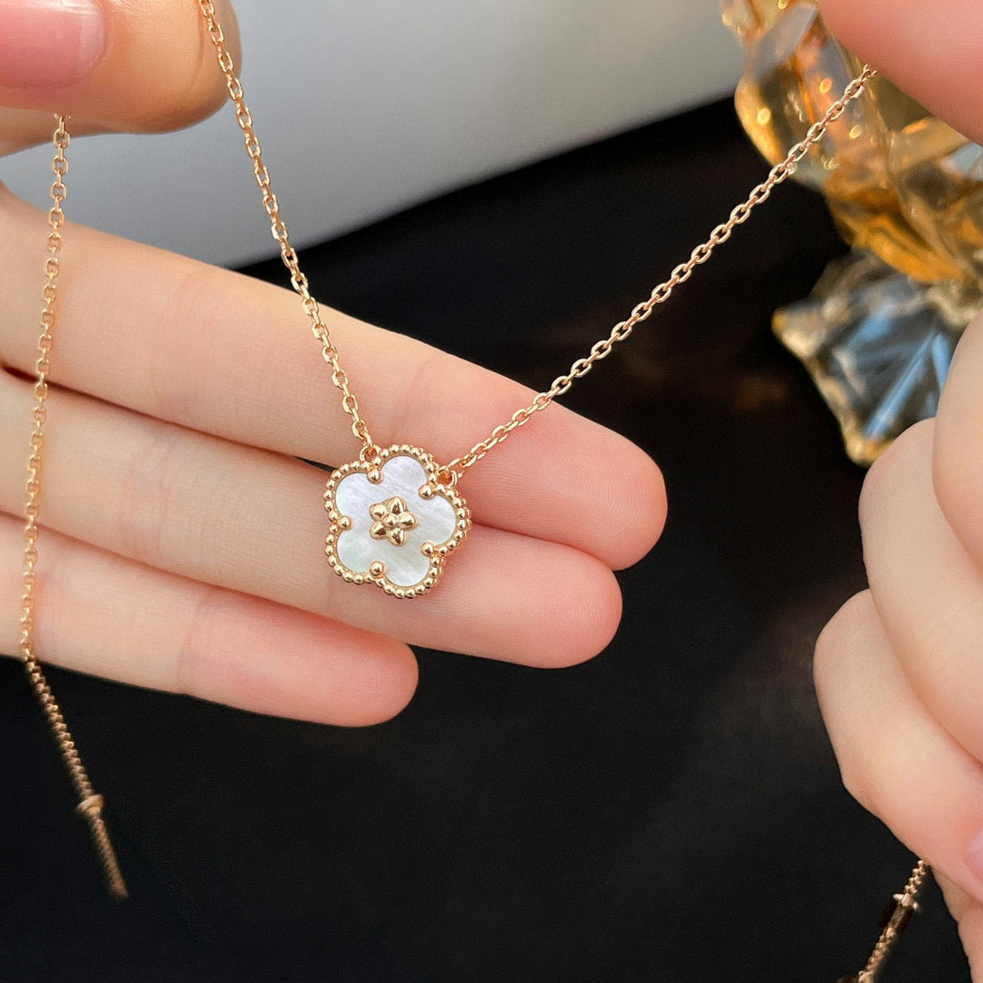 [Pearl Jewelrys]LUCKY  WHITE MOP  PLUM BLOSSOM NECKLACE