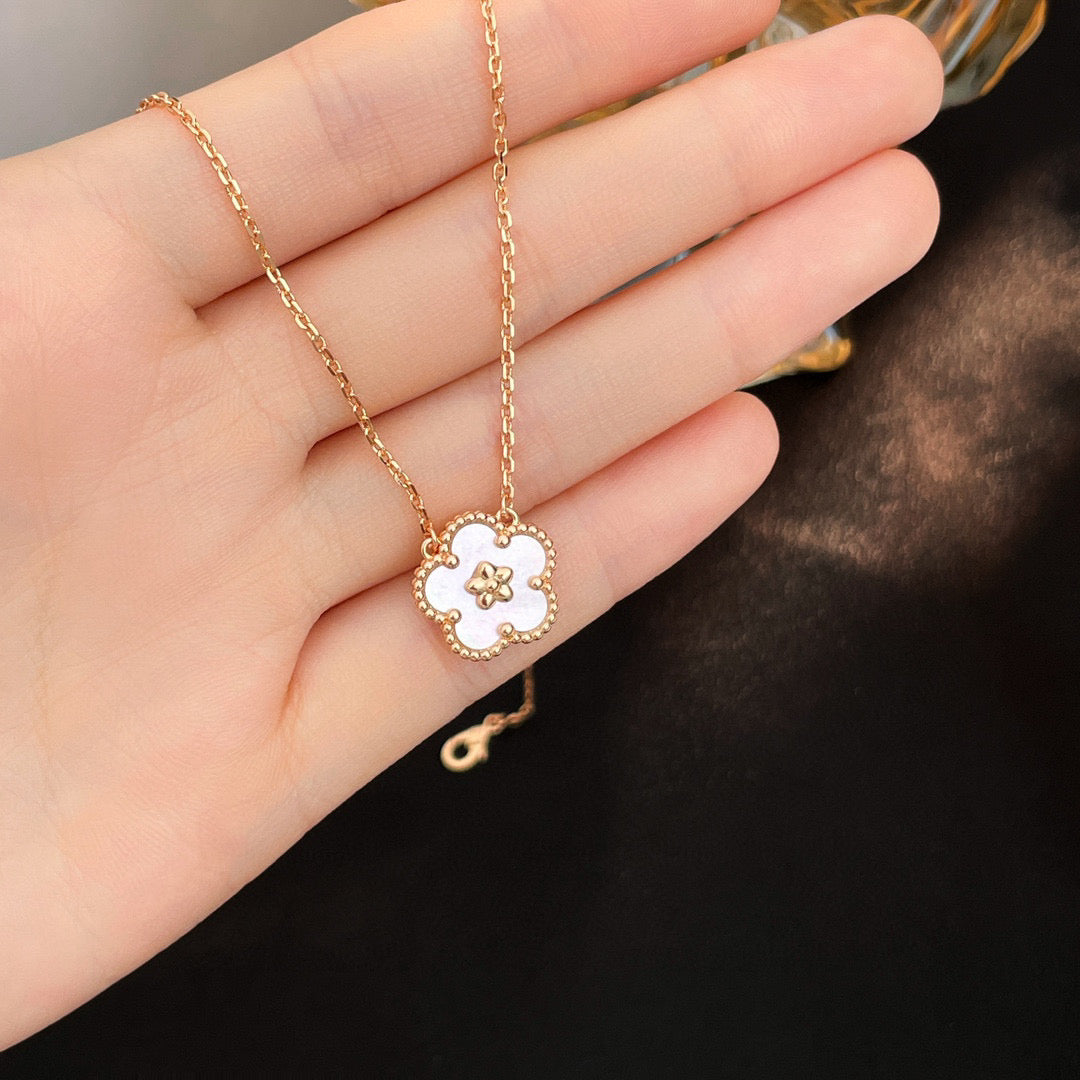 [Pearl Jewelrys]LUCKY  WHITE MOP  PLUM BLOSSOM NECKLACE