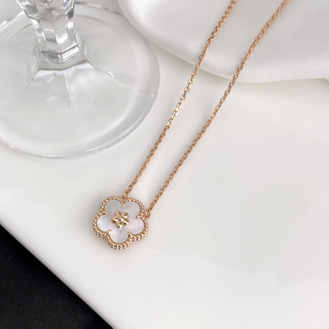 [Pearl Jewelrys]LUCKY  WHITE MOP  PLUM BLOSSOM NECKLACE