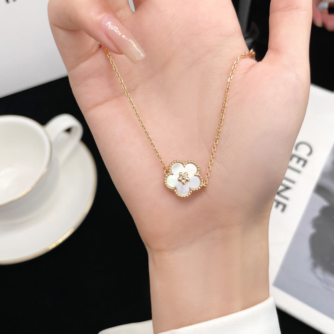 [Pearl Jewelrys]LUCKY  WHITE MOP  PLUM BLOSSOM NECKLACE