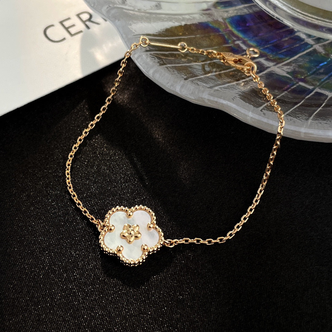 [Pearl Jewelrys]LUCKY WHITE MOP PLUM BLOSSOM  BRACELET
