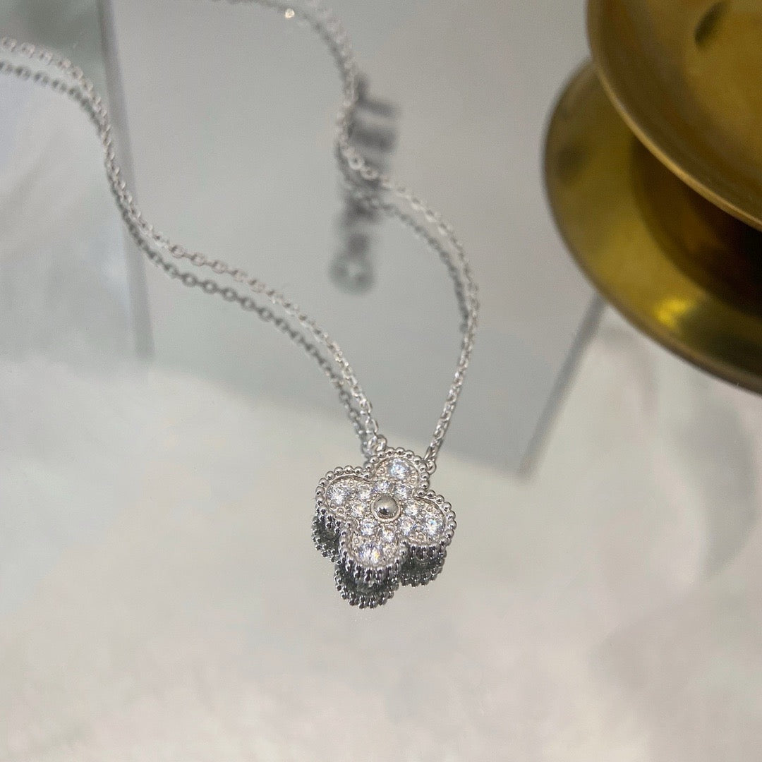 [Pearl Jewelrys]CLOVER 15MM DIAMOND SINGLE FLOWER NECKLACE