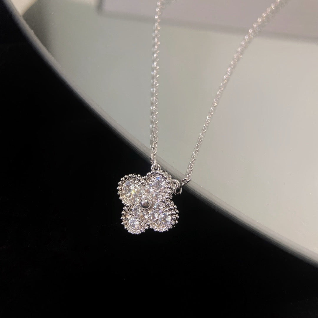[Pearl Jewelrys]CLOVER 15MM DIAMOND SINGLE FLOWER NECKLACE