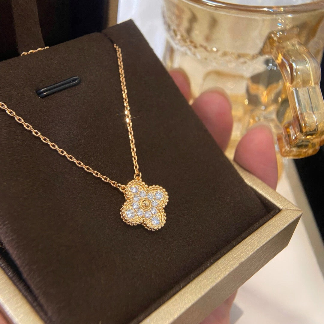 [Pearl Jewelrys]CLOVER 15MM DIAMOND SINGLE FLOWER NECKLACE